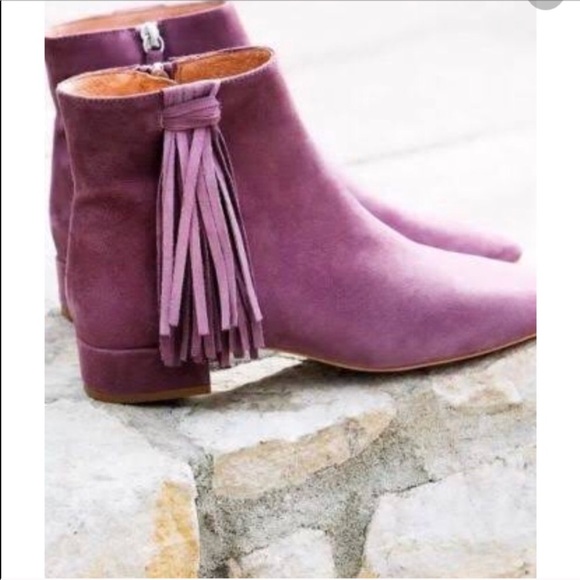 Free People Shoes - 💗Gorgeous Free People purple suede ankle boots💗